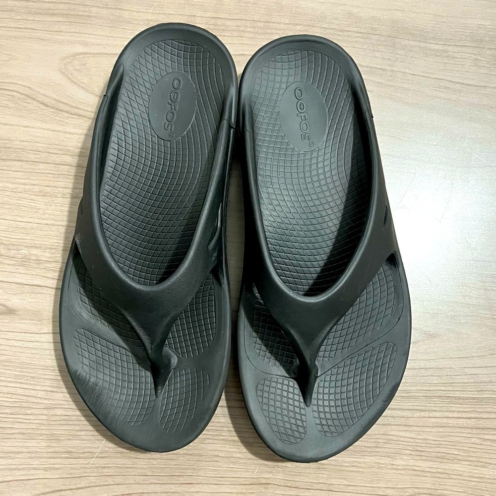 OOFOS Oorigional Sandal— Black